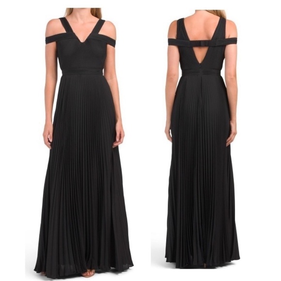 UNGARO Ana Couture Off The Shoulder Sleeveless Pleated Halter Gown Maxi Dress